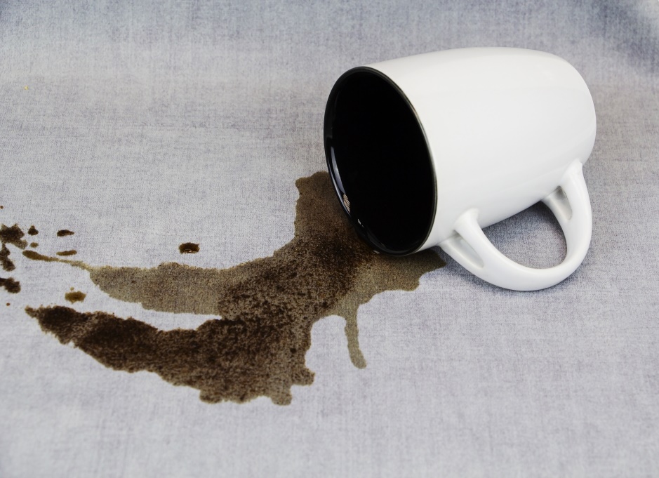 hoe krijg je koffie uit een stoffen bank
